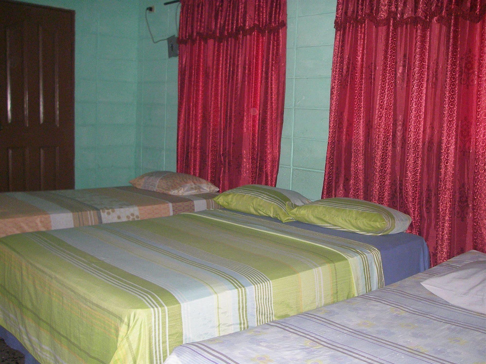 Guesthouse Dos Molinos B&B San Pedro Sula Exterior photo
